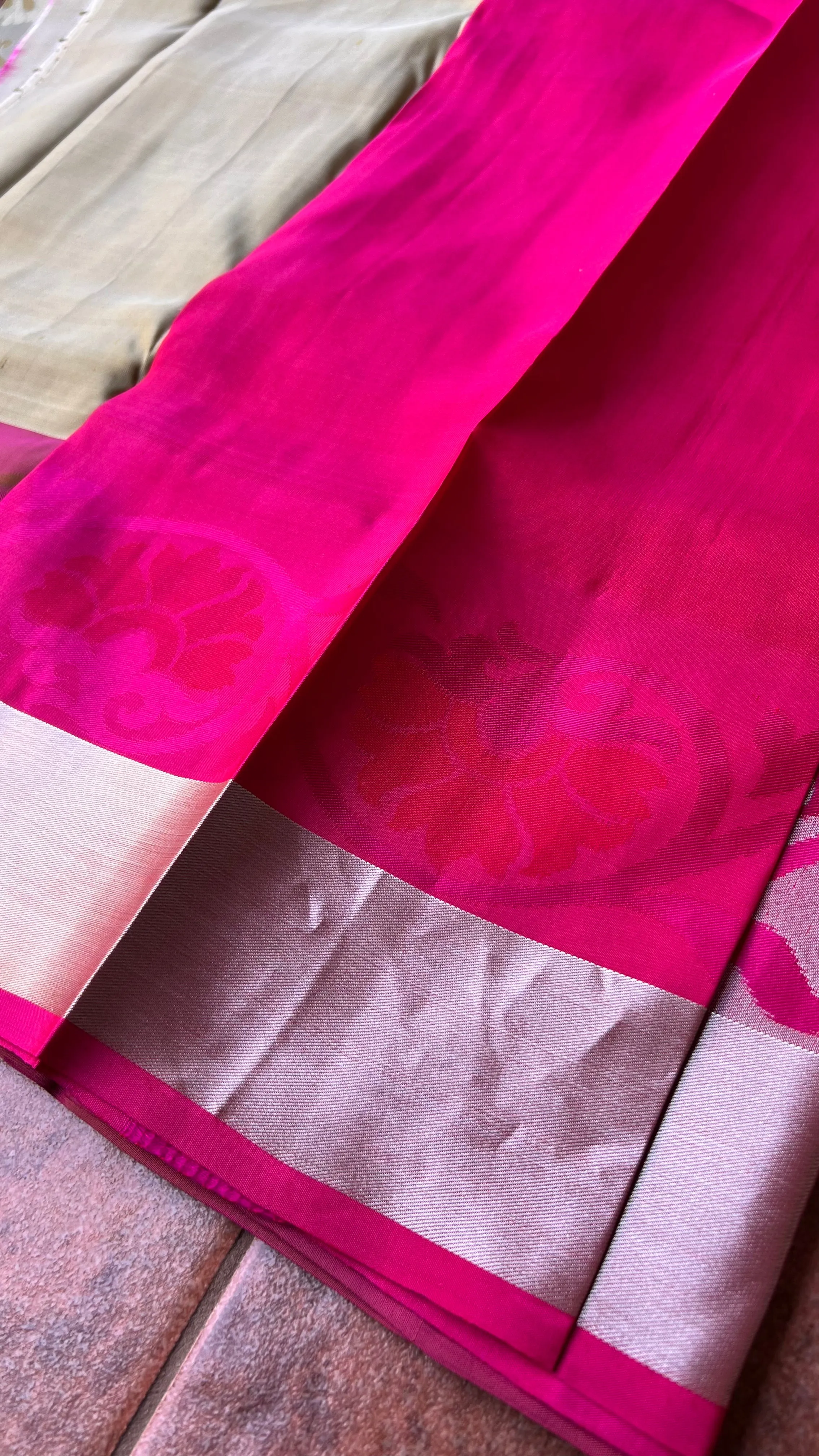 Cream and Pink kanchipuram silk saree with blouse