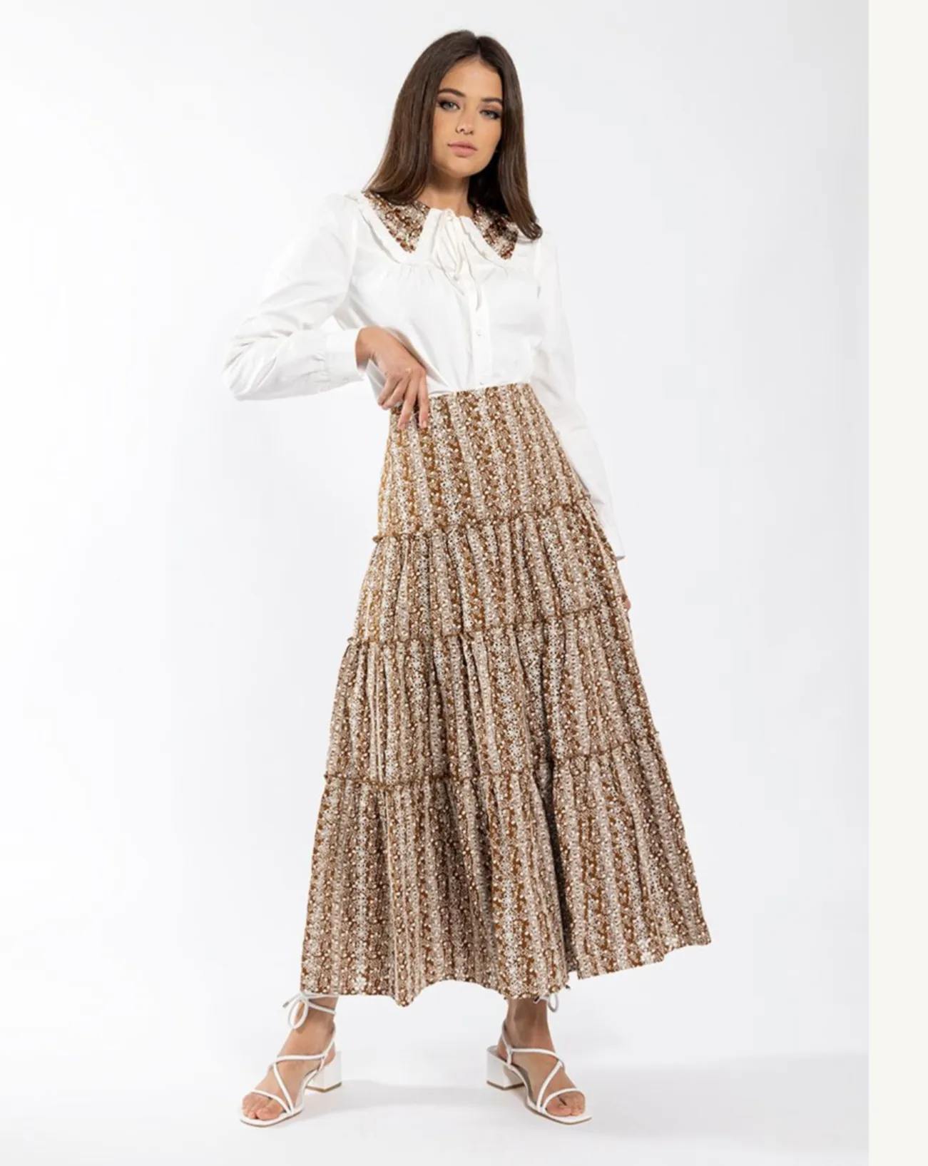 EYELET TIERED SKIRT