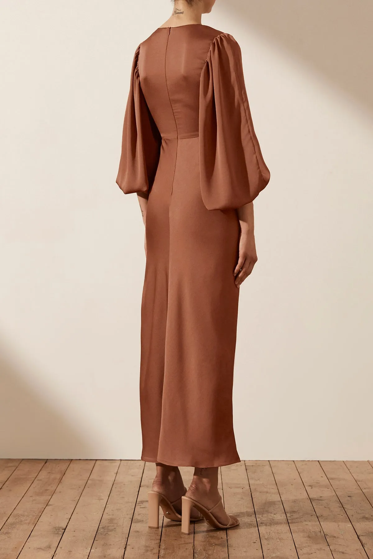 LUXE TWIST FRONT BALLOON SLEEVE MIDI DRESS - MOCHA