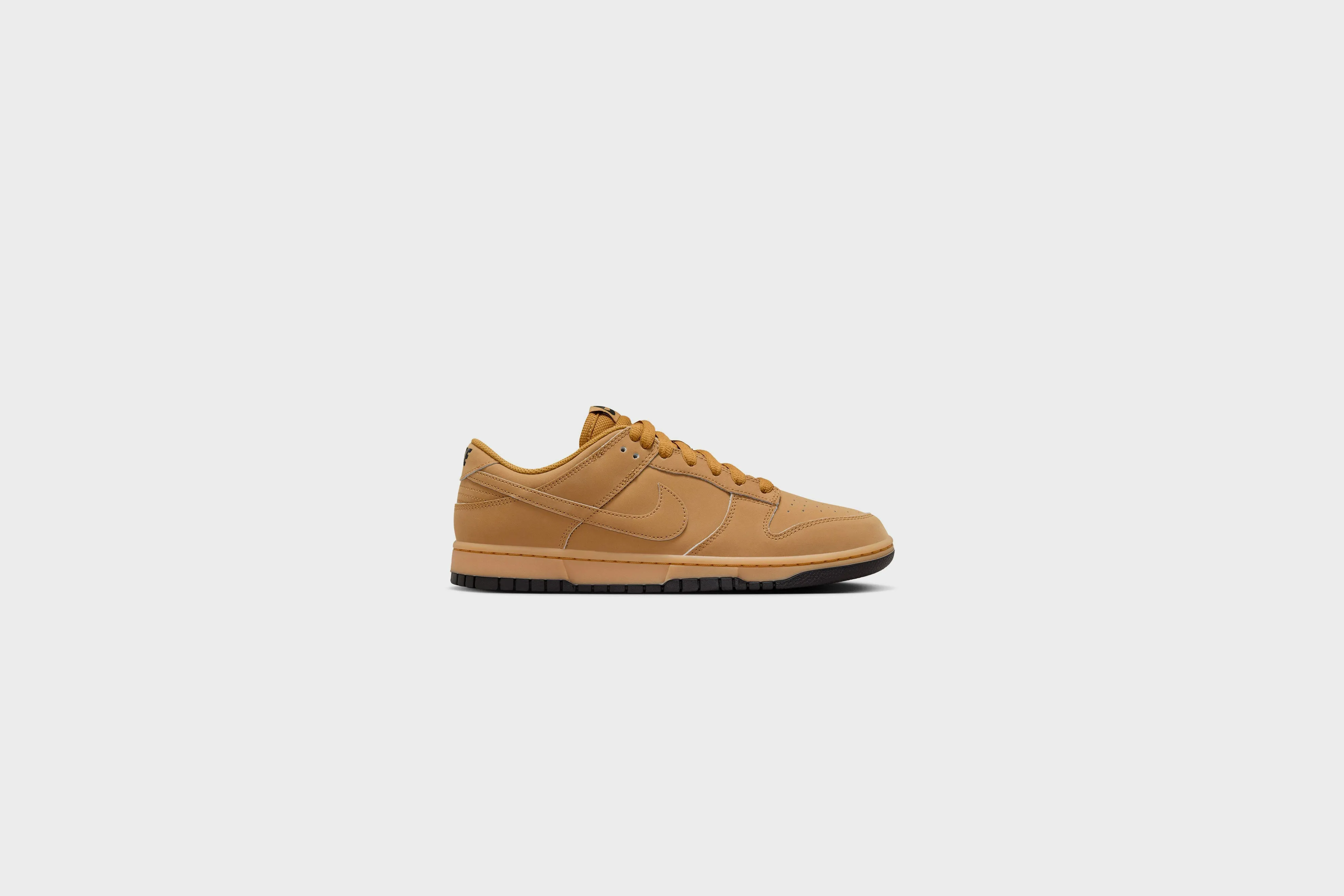 Nike Dunk Low Retro SE (Wheat/Wheat-Gum Yellow-Black)