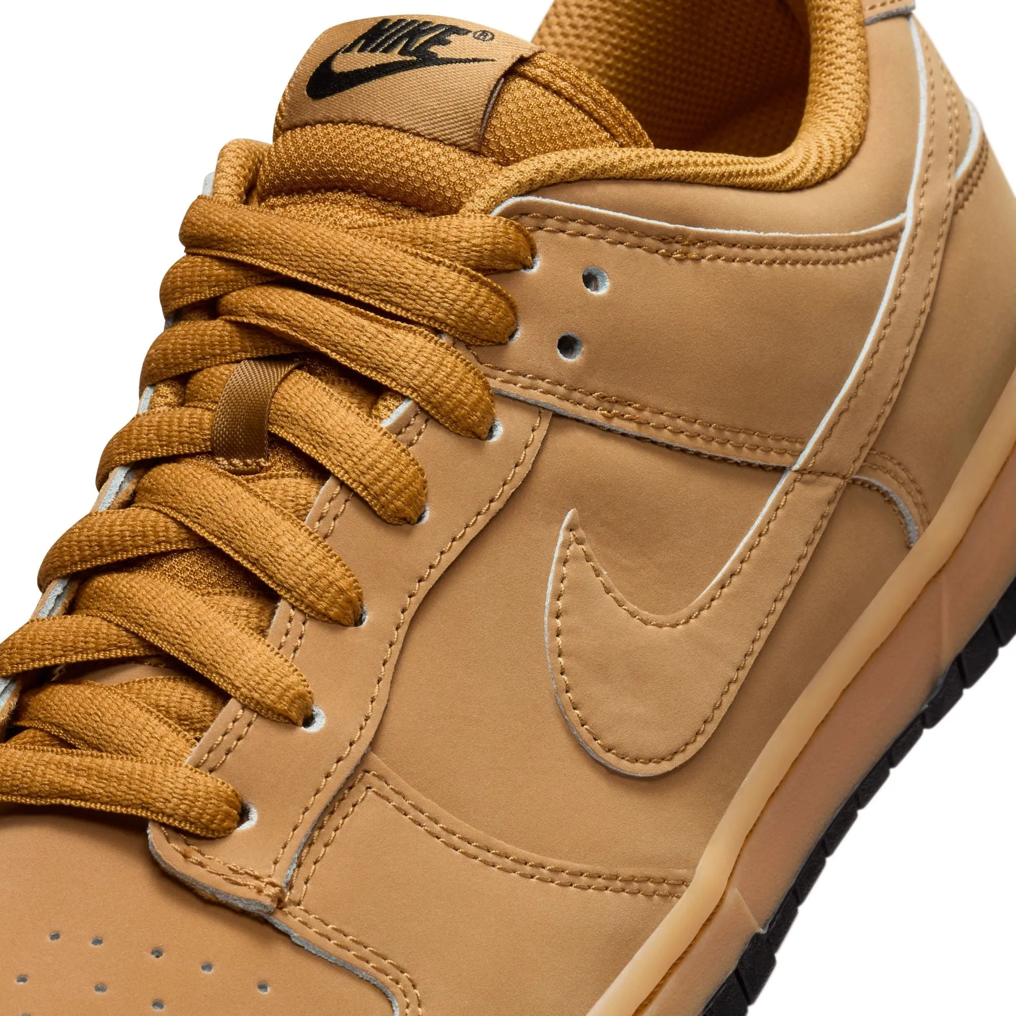 Nike Dunk Low Retro SE (Wheat/Wheat-Gum Yellow-Black)